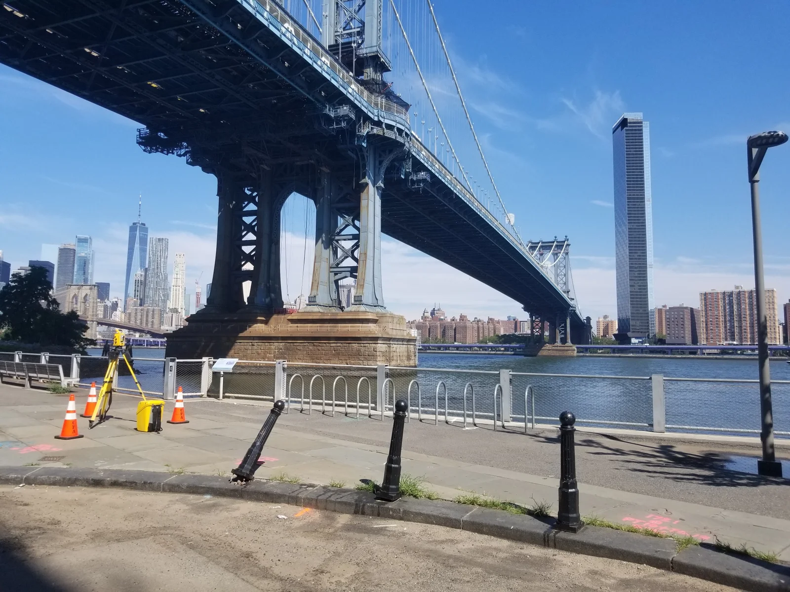 under manhattan bridge